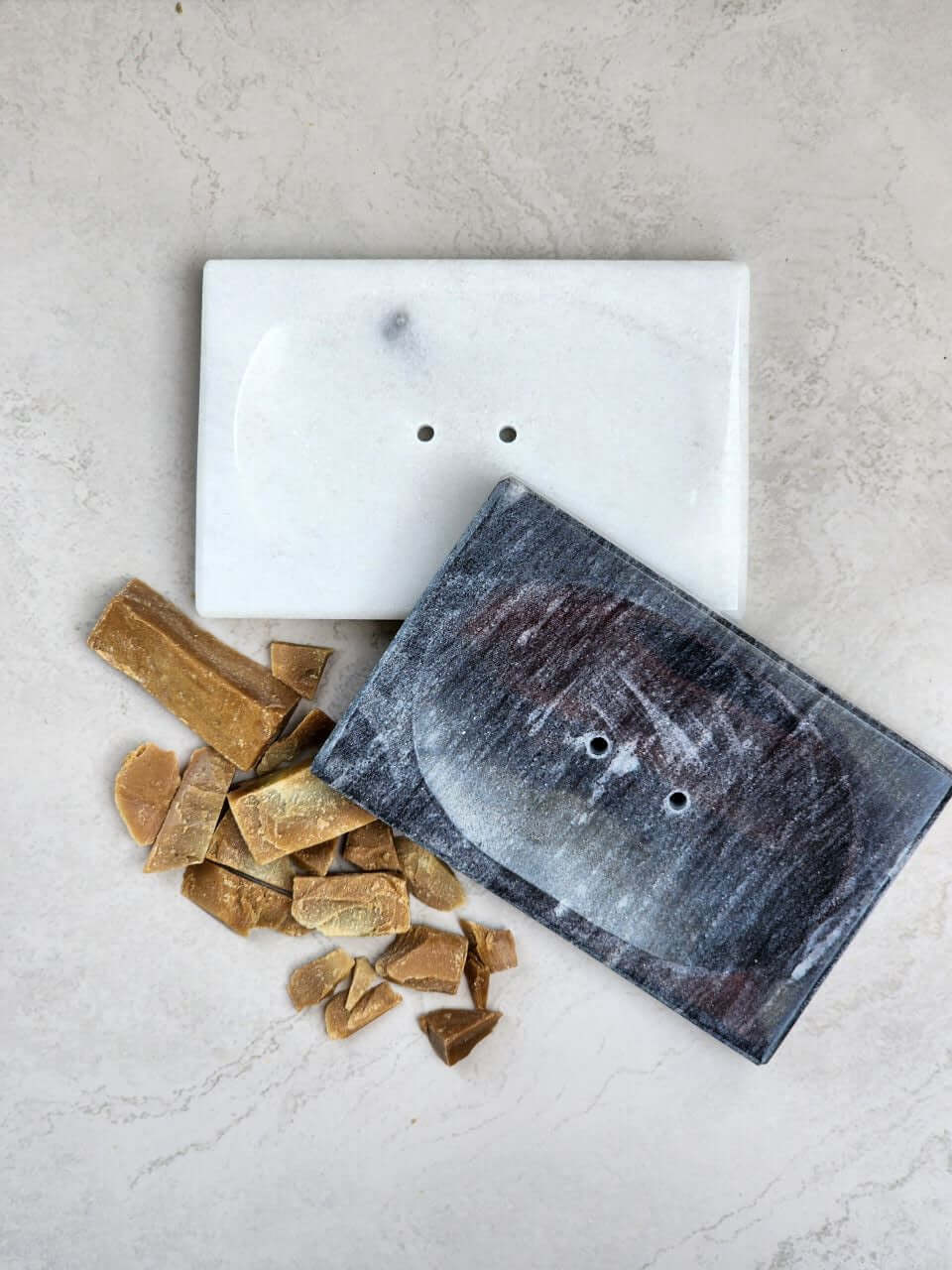 Elegant marble soap dish with natural variations displaying sophistication, ideal for bathroom decor.